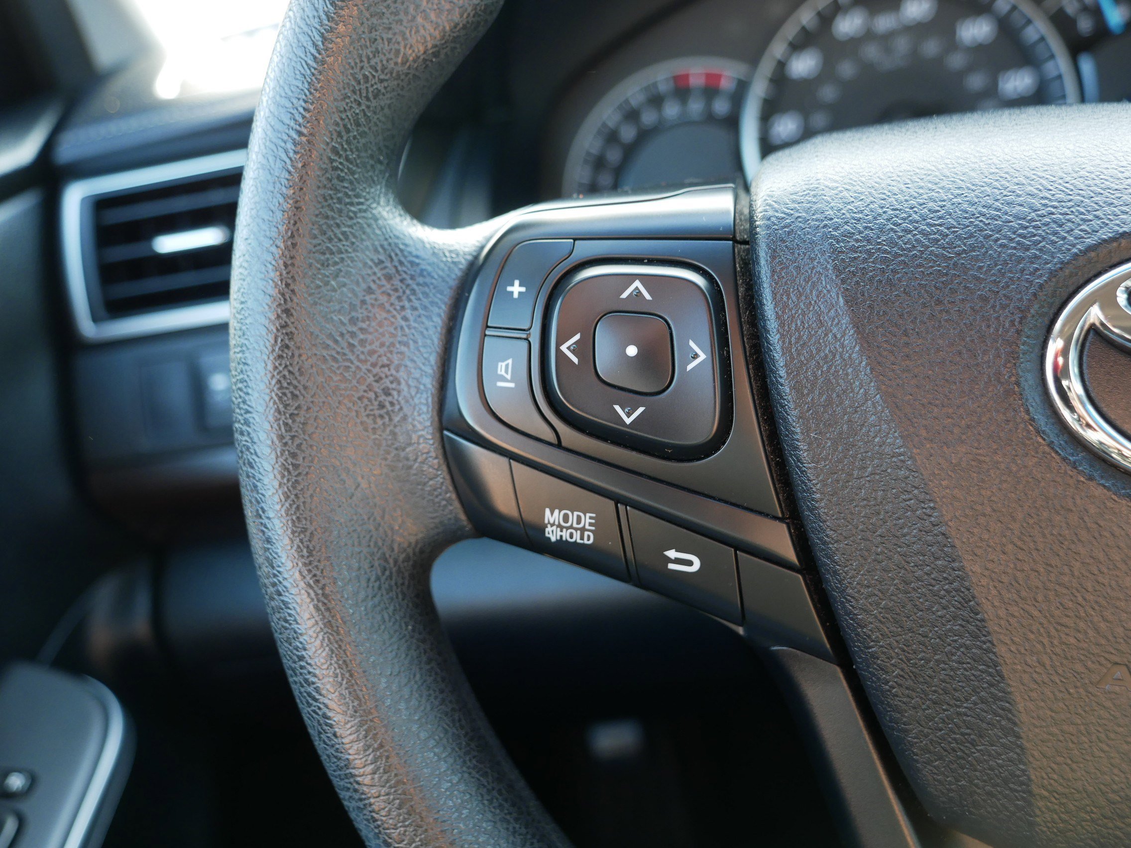 Used 2015 Toyota Camry LE image 30