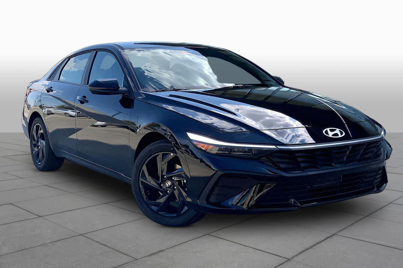 New 2026 Hyundai Elantra SEL Sport FWD image 2