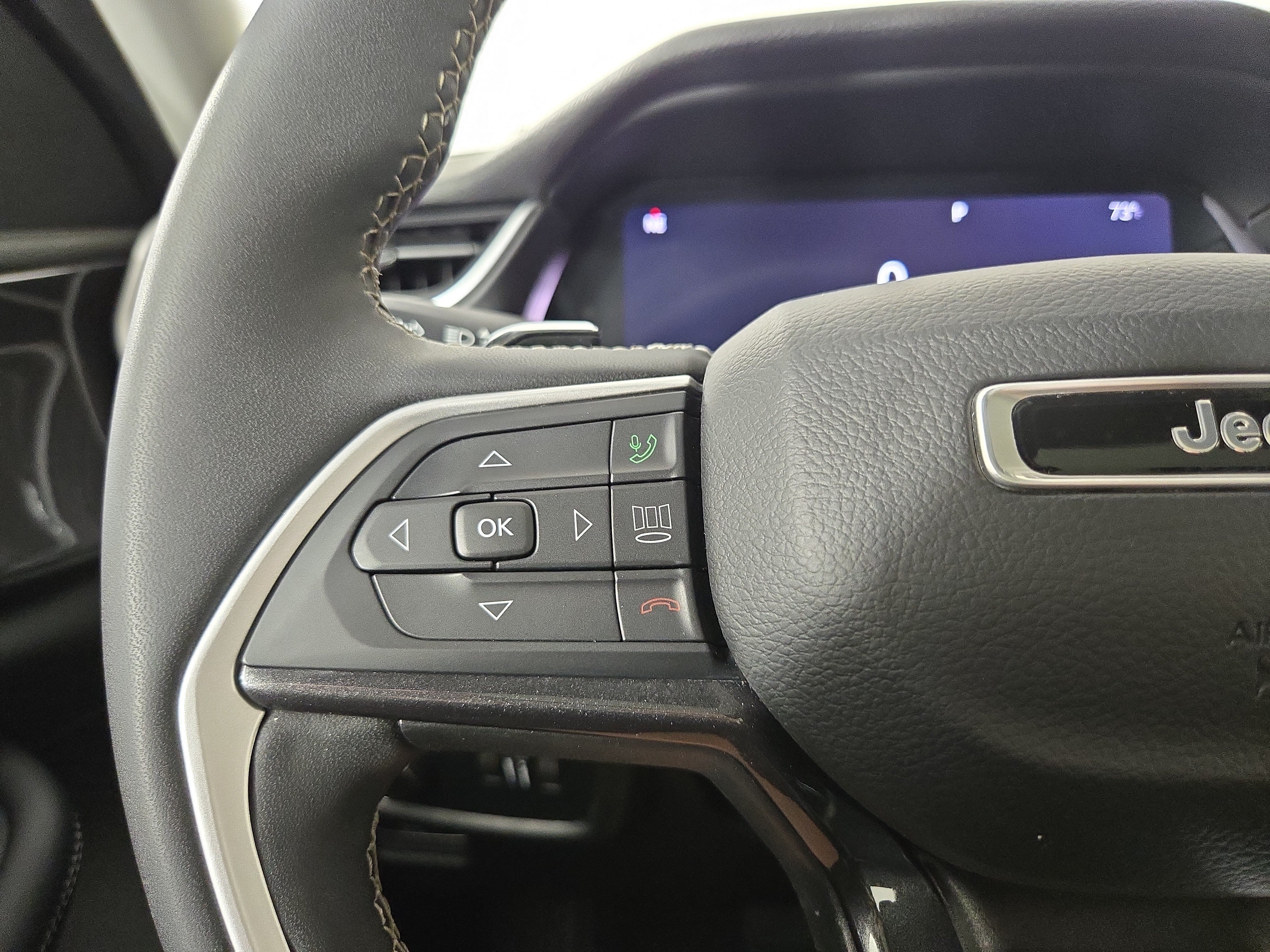 Used 2023 Jeep Grand Cherokee Laredo w/ Luxury Tech Group I AWD/4WD image 15