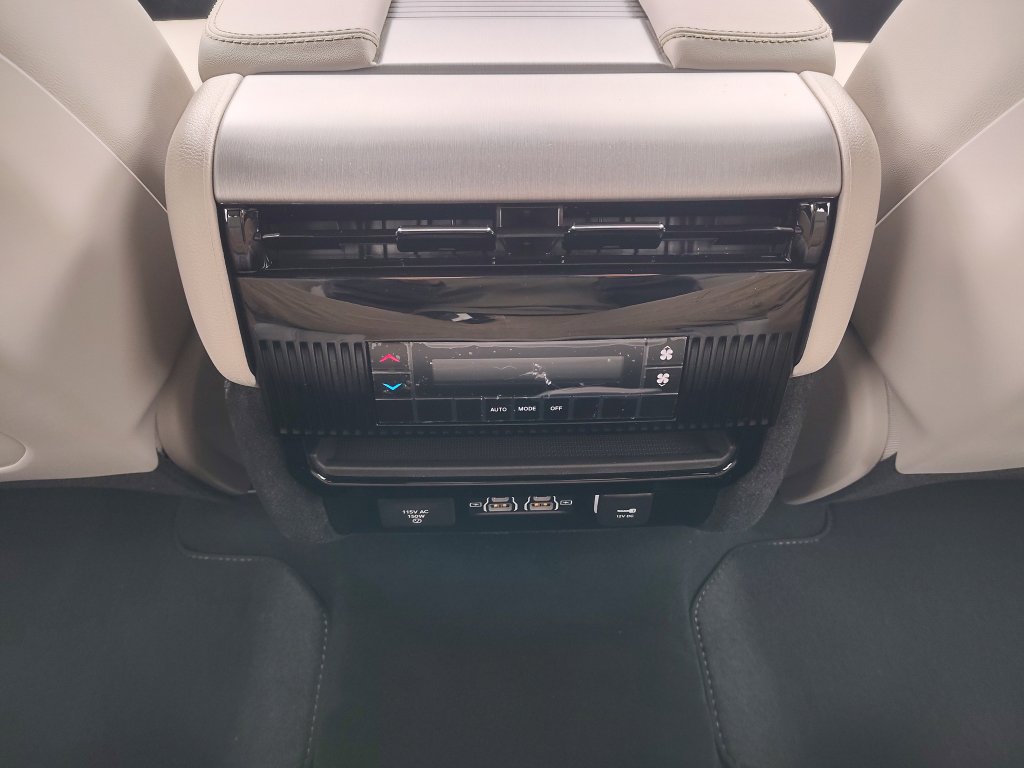 New 2025 Jeep Wagoneer Series I w/ HD Trailer Tow Package image 17