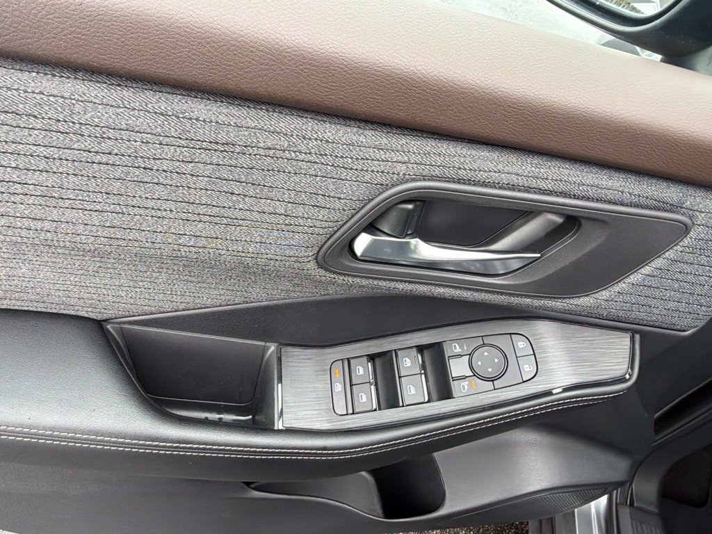 Used 2023 Nissan Rogue SV AWD/4WD image 29