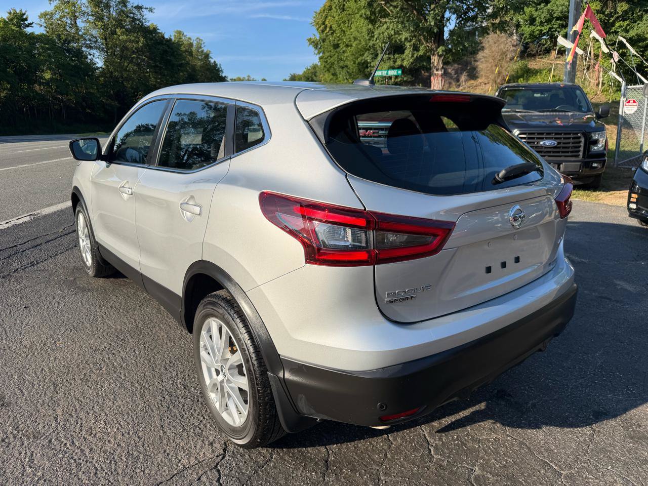 Used 2022 Nissan Rogue Sport S AWD/4WD image 5