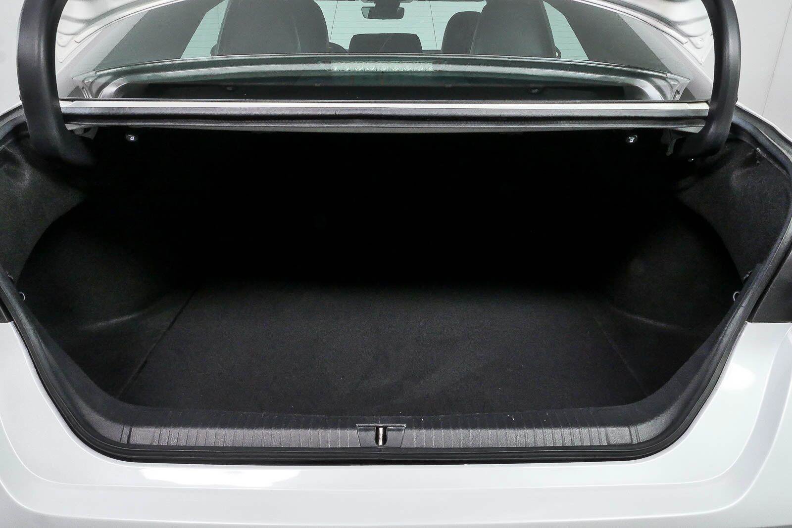 Used 2021 Toyota Avalon XSE FWD image 30