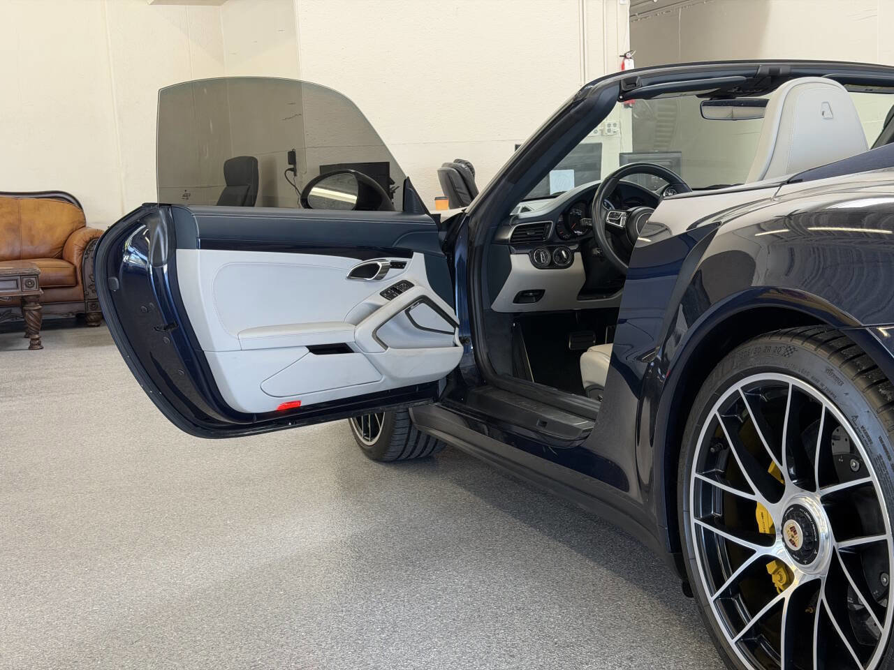 Used 2019 Porsche 911 Turbo S image 31