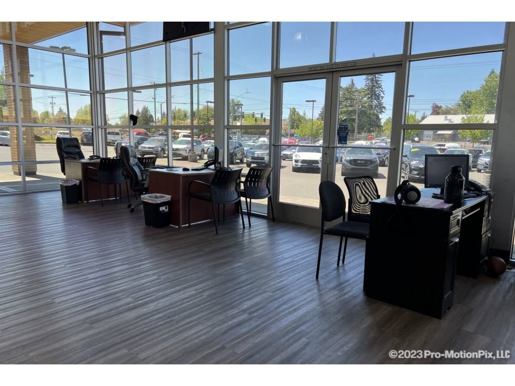 Used 2019 Chevrolet Suburban LT image 31