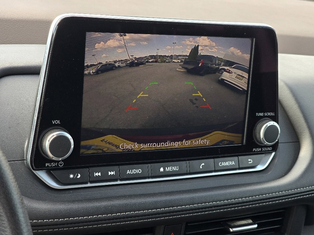 Used 2023 Nissan Rogue S image 5