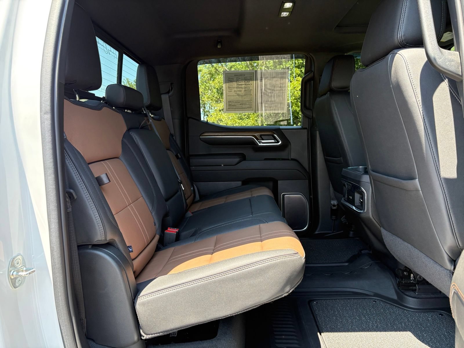 Used 2023 Chevrolet Silverado 1500 High Country w/ High Country Premium Package AWD/4WD image 29