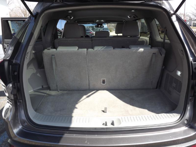 Used 2017 Toyota Highlander LE w/ Carpet Mat Package FWD image 25