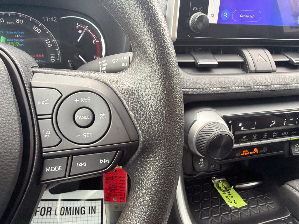 Used 2025 Toyota RAV4 LE AWD/4WD image 30