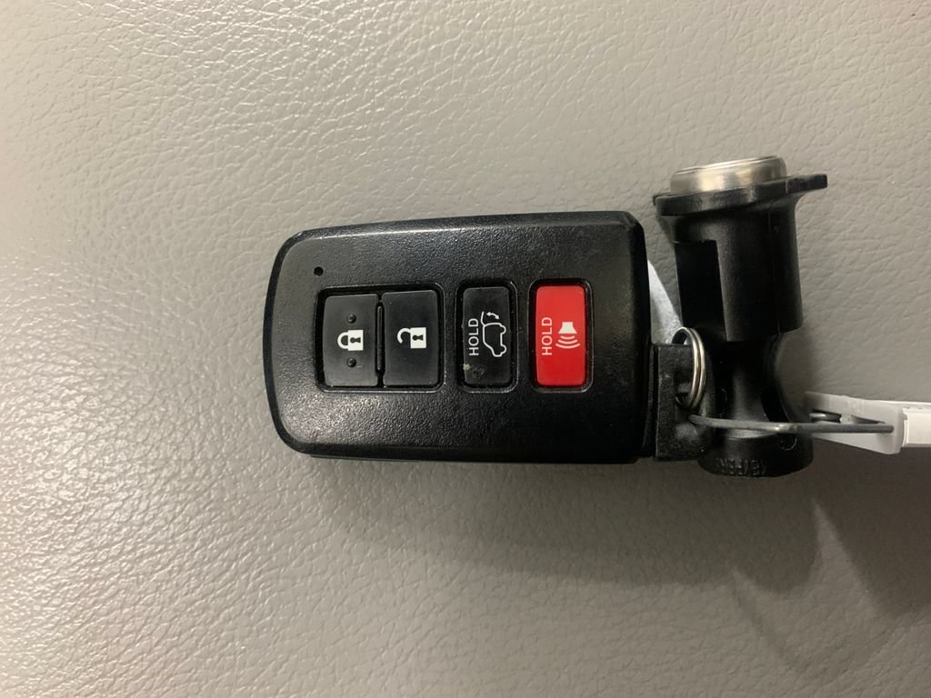 Used 2019 Toyota Highlander XLE AWD/4WD image 34