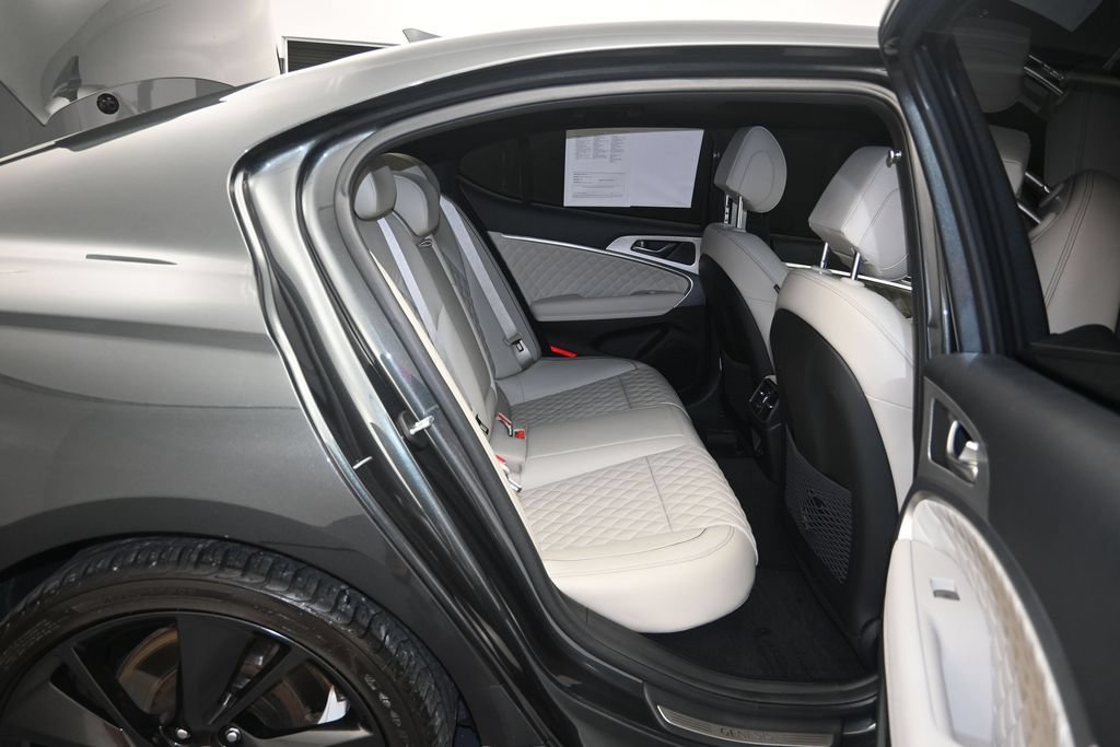 Used 2022 Genesis G70 3.3T RWD image 27