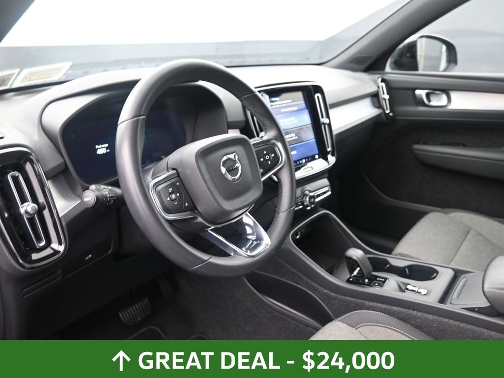 Used 2024 Volvo XC40 B5 Core image 22