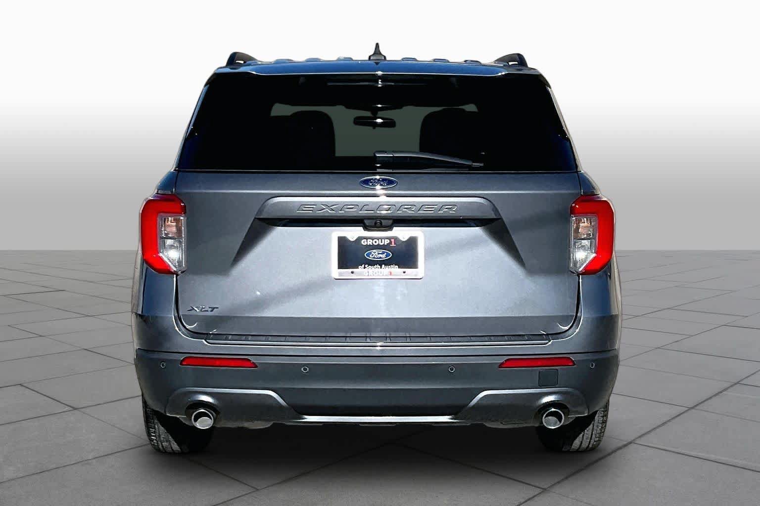 Used 2023 Ford Explorer XLT w/ Equipment Group 202A RWD image 5