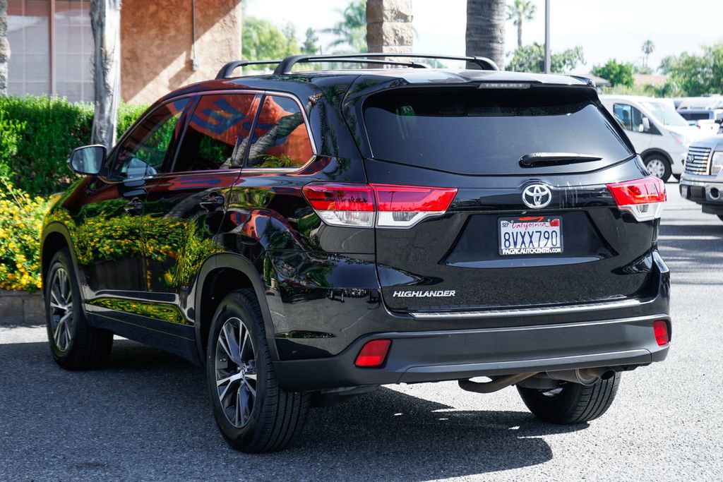 Used 2017 Toyota Highlander LE FWD image 6