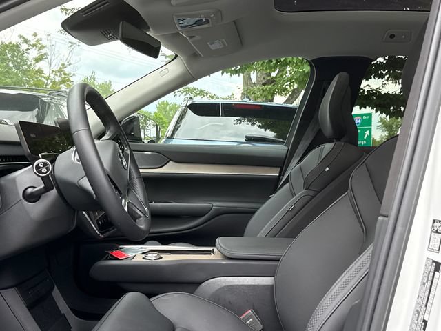 Certified 2025 Volvo EX90 Plus AWD/4WD image 9