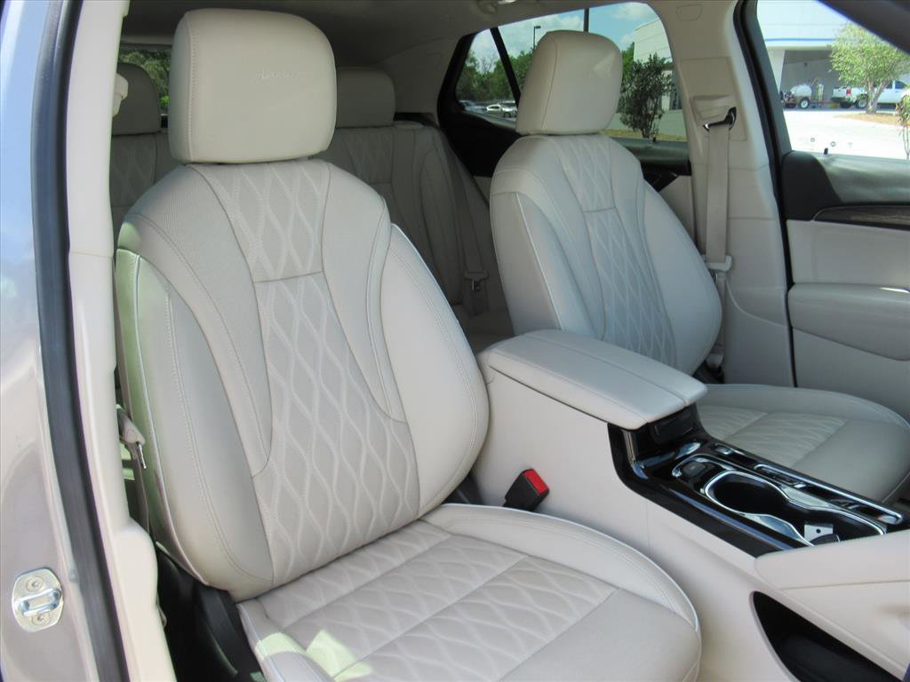 Used 2022 Buick Envision Avenir w/ Technology Package II image 9