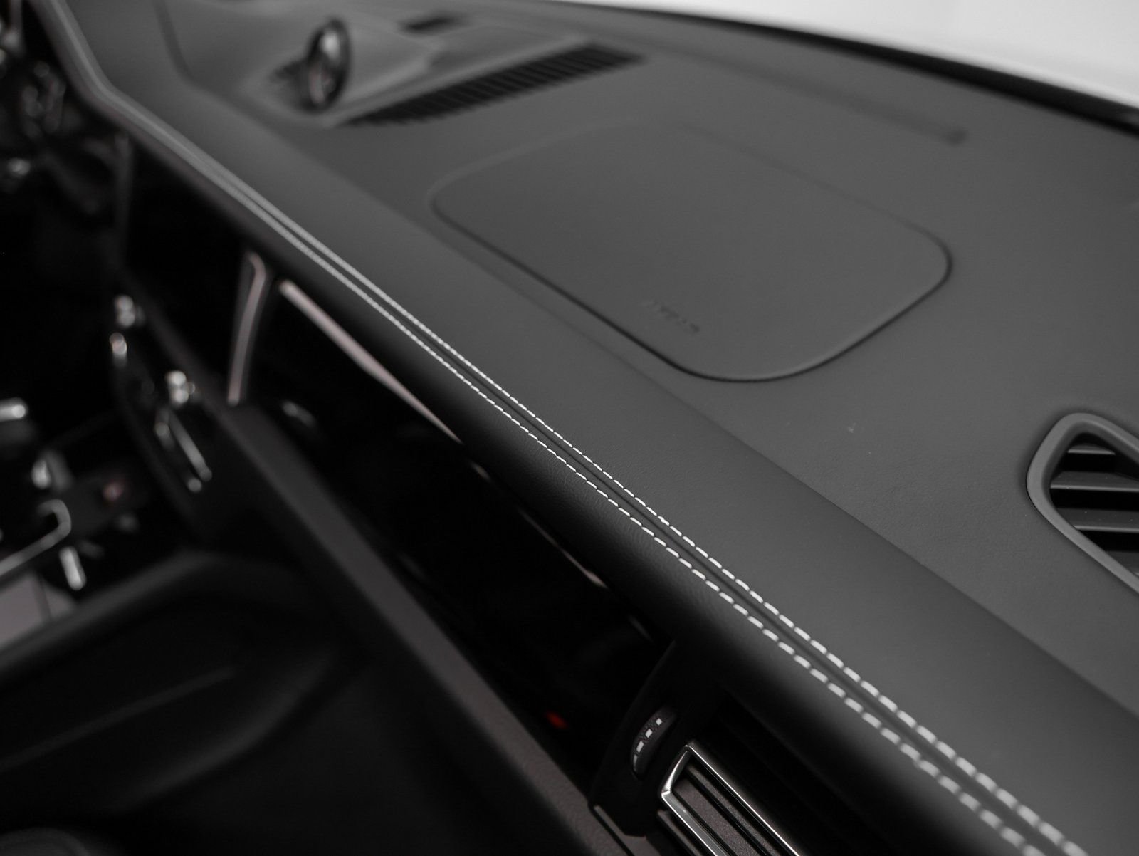 New 2026 Porsche Macan image 23