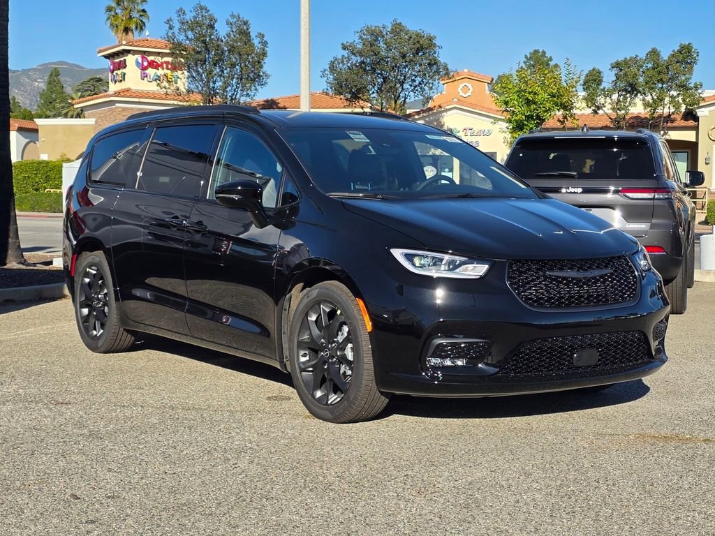 New 2026 Chrysler Pacifica Select w/ S Appearance Package FWD image 1