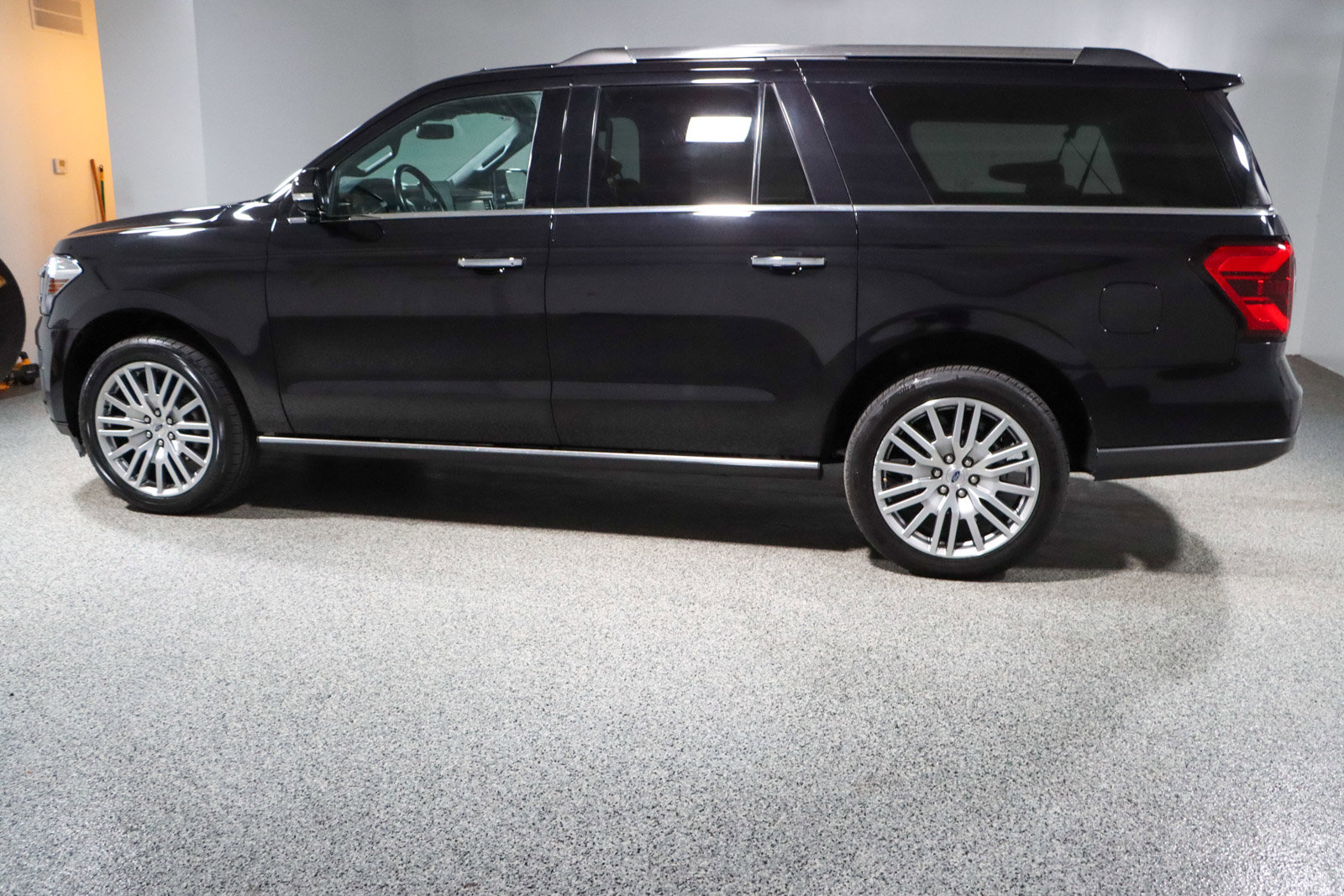 Used 2023 Ford Expedition Max Limited AWD/4WD image 10