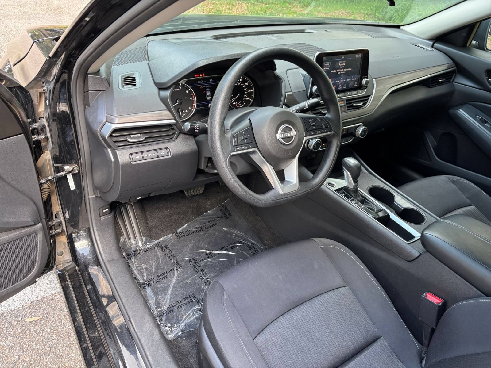 Used 2025 Nissan Altima 2.5 SV FWD image 44