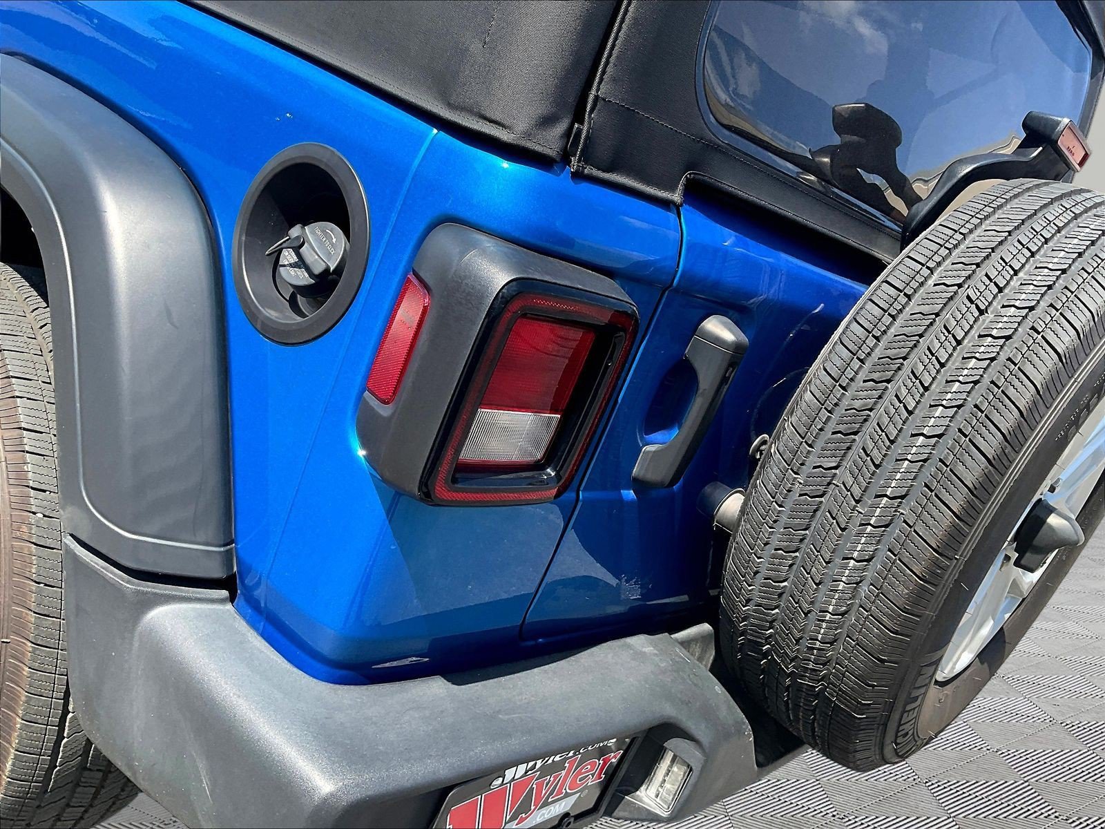 Used 2023 Jeep Wrangler Sport AWD/4WD image 23