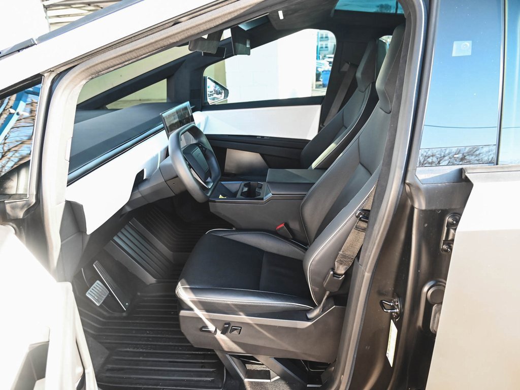 Used 2024 Tesla Cybertruck AWD Crew Cab image 22