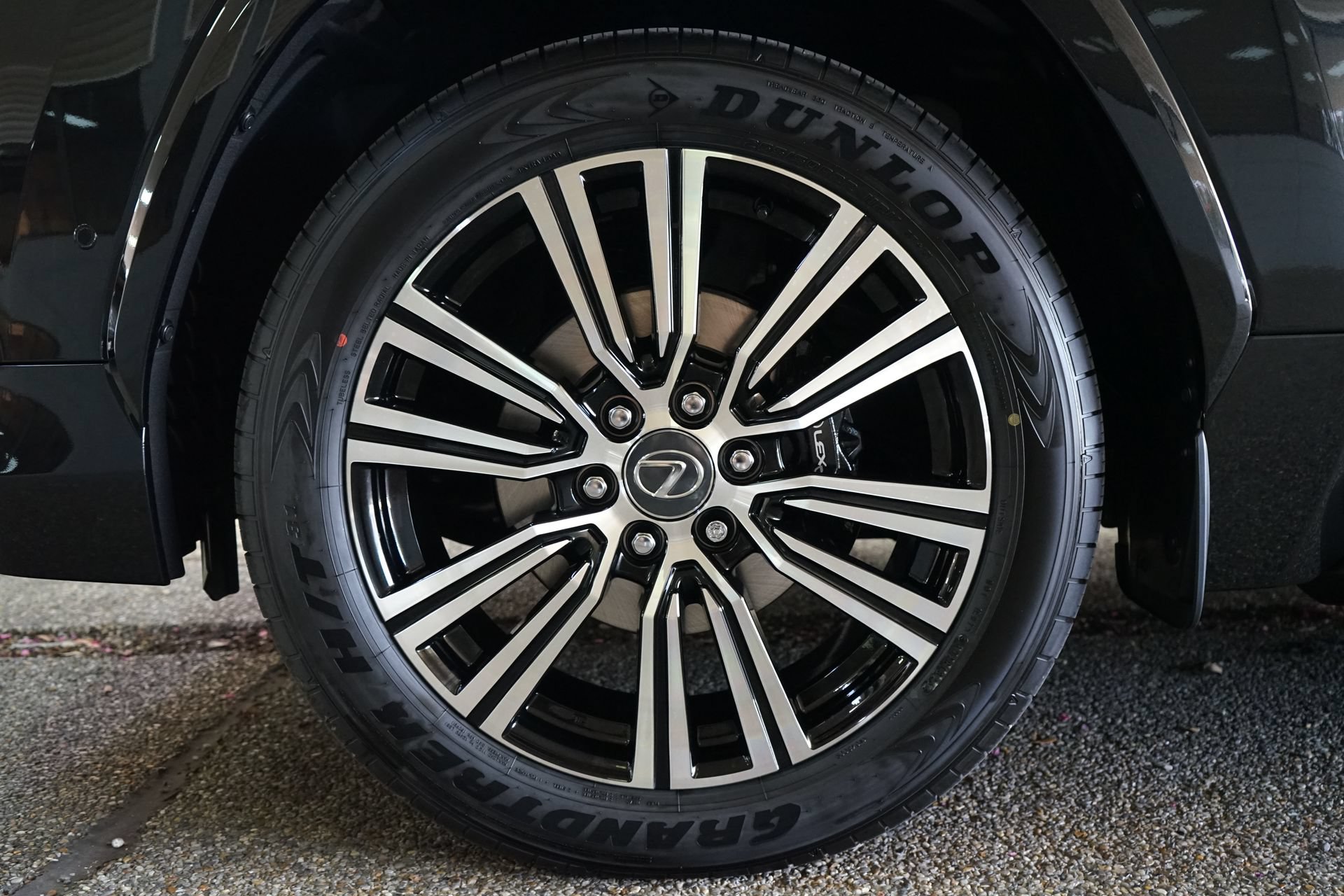 Used 2026 Lexus LX 700h Luxury w/ Accessory Package (Z1) AWD/4WD image 38