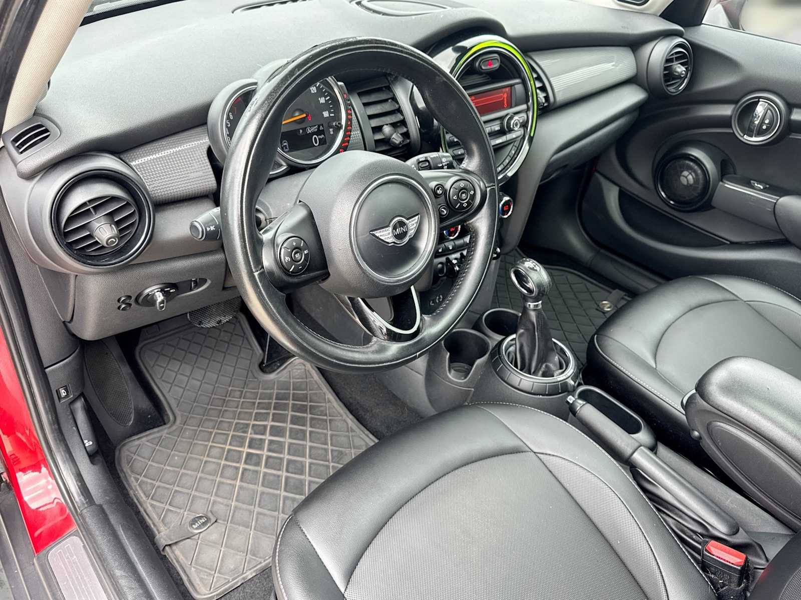 Used 2015 MINI Cooper 4-Door Hardtop FWD image 2