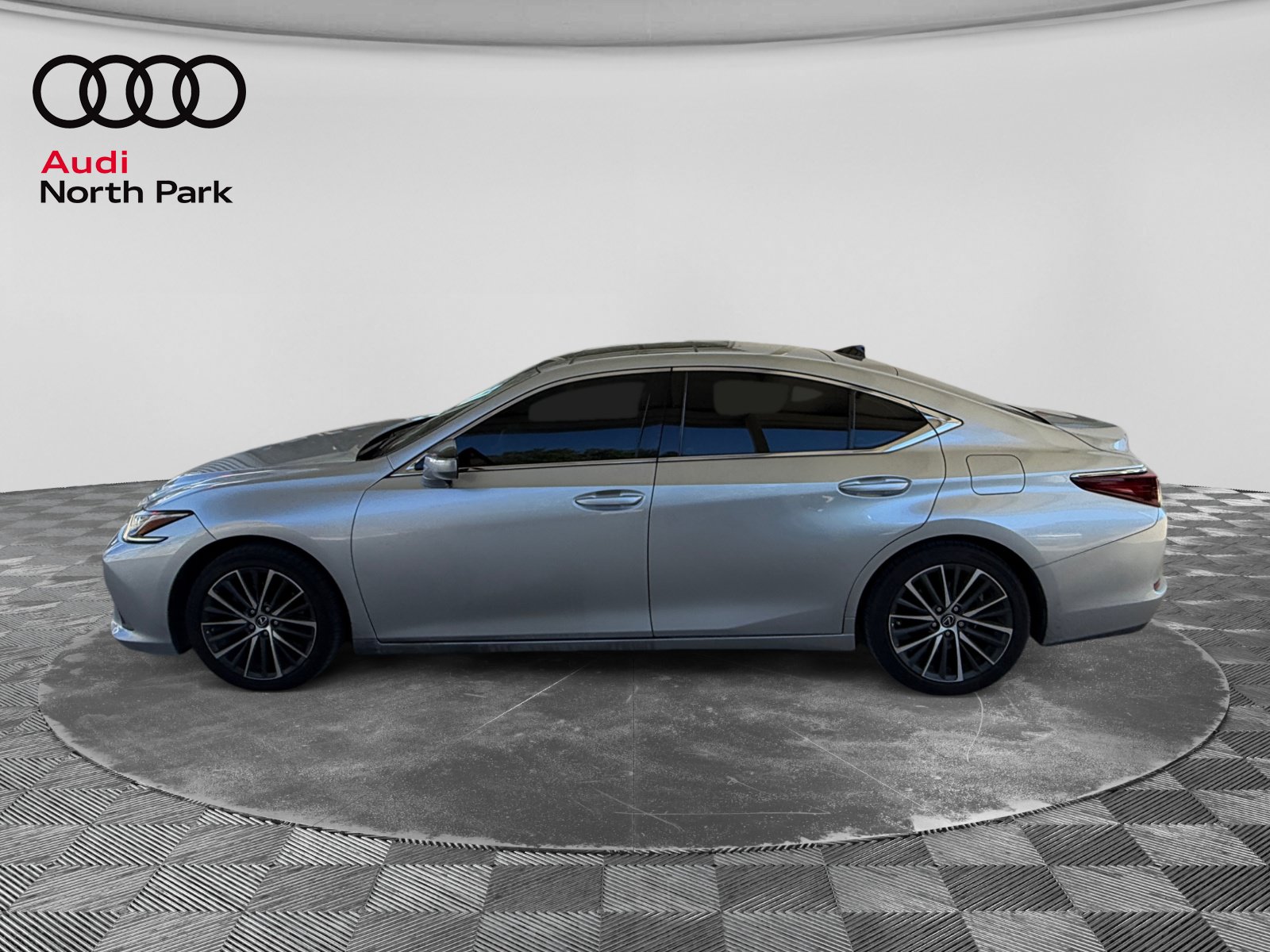 Used 2022 Lexus ES 350 w/ Premium Package FWD image 2