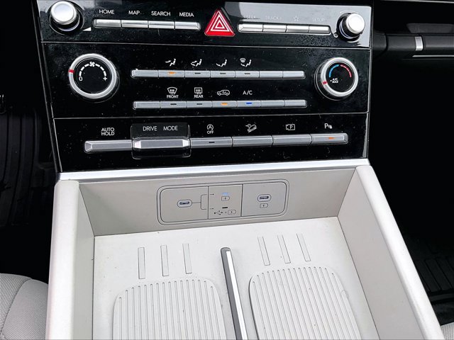 Used 2025 Hyundai Santa Fe SE FWD image 24