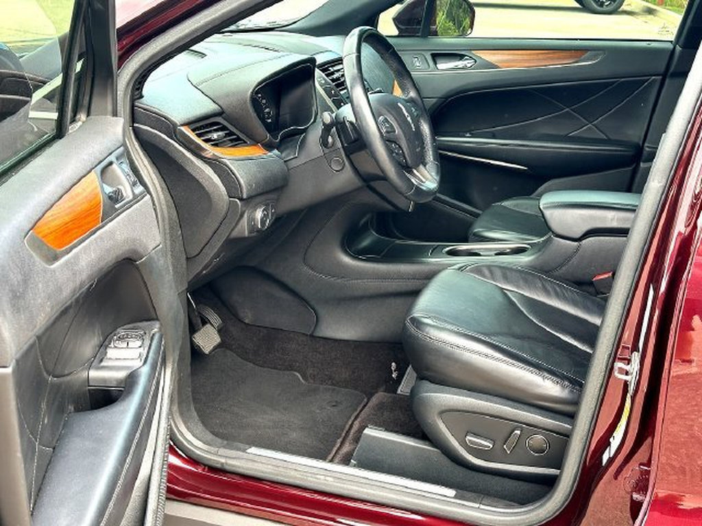 Used 2017 Lincoln MKC Reserve FWD image 10