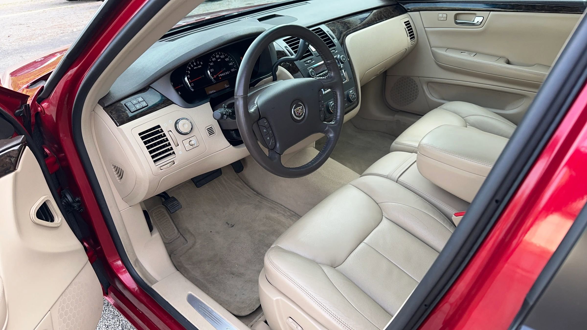 Used 2008 Cadillac DTS w/ Sun And Sound Package FWD image 12