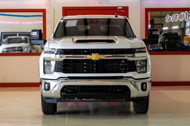 Used 2025 Chevrolet Silverado 2500 LT w/ Convenience Package AWD/4WD image 10