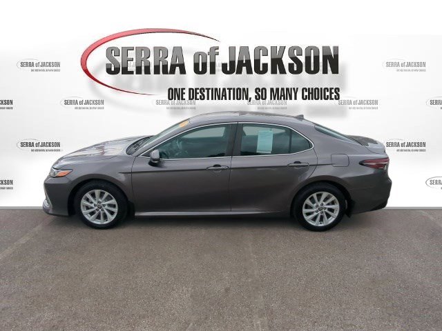 Used 2022 Toyota Camry LE w/ Convenience Package FWD image 6