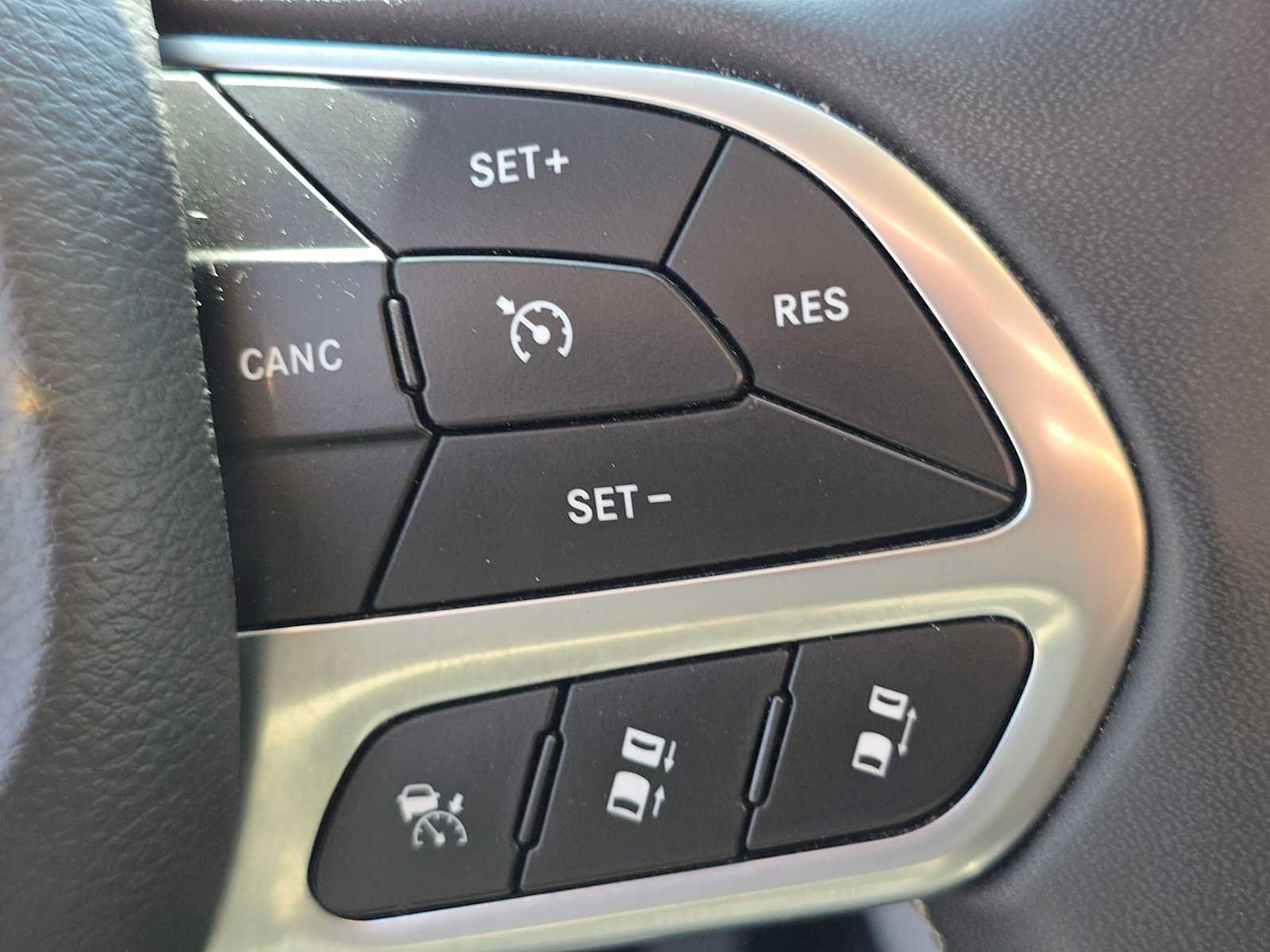 Used 2023 Chrysler Pacifica Touring-L FWD image 30