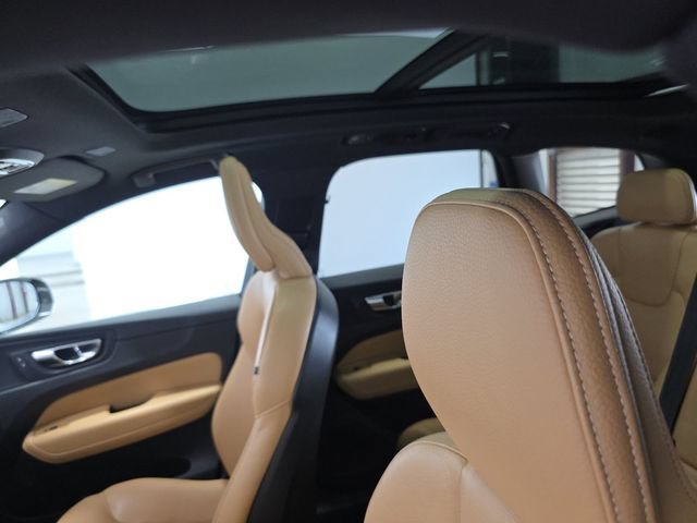 Used 2020 Volvo XC60 T5 Momentum FWD image 6