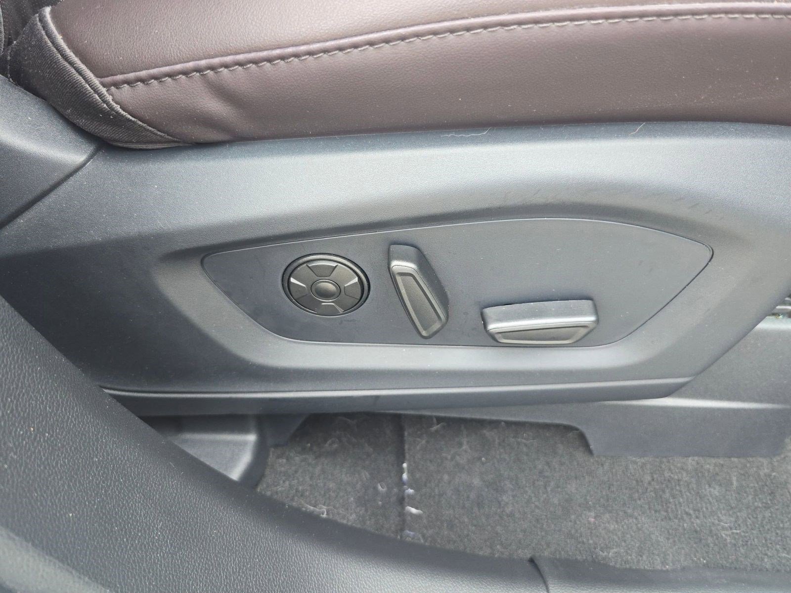 Used 2025 Ford Explorer Platinum image 31