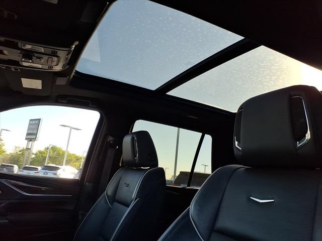 Used 2024 Cadillac Escalade Premium Luxury w/ Performance Package AWD/4WD image 14