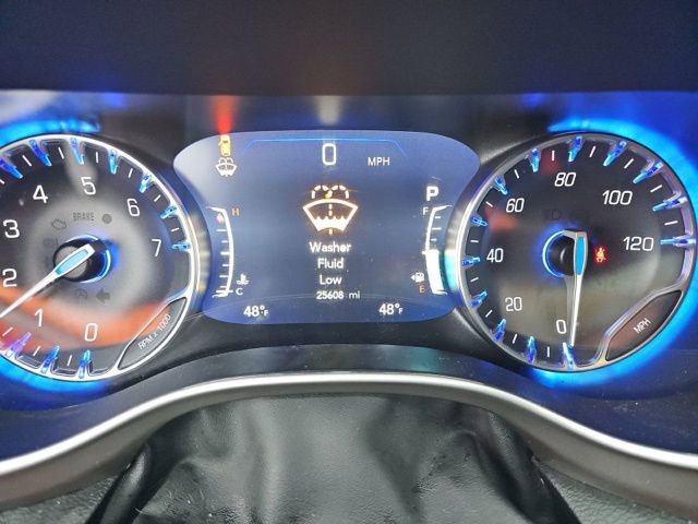 Used 2025 Chrysler Pacifica Select image 14