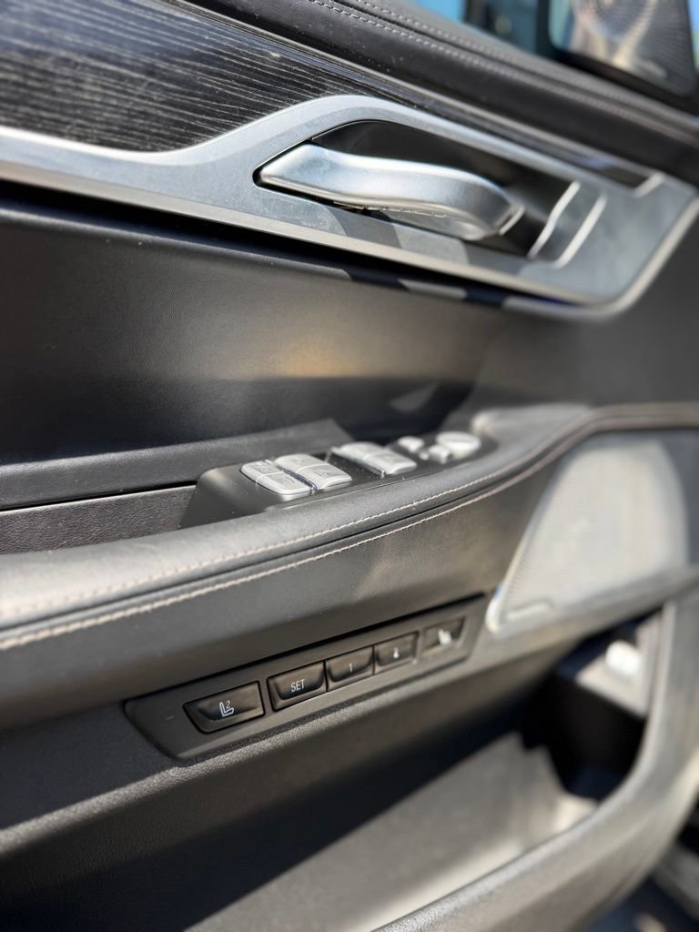 Used 2019 BMW 750i xDrive w/ Executive Package AWD/4WD image 12