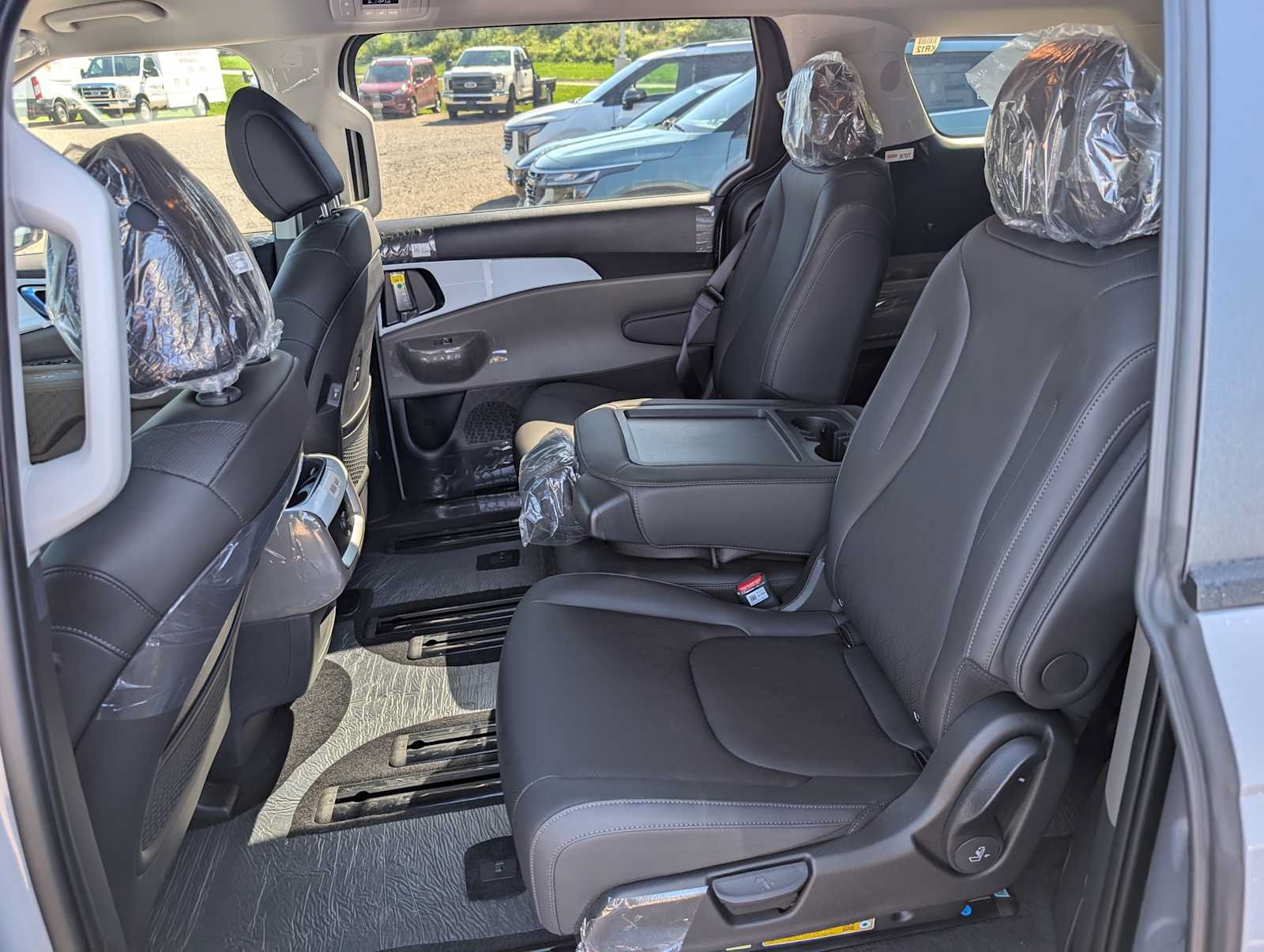 New 2027 Kia Carnival FWD image 20