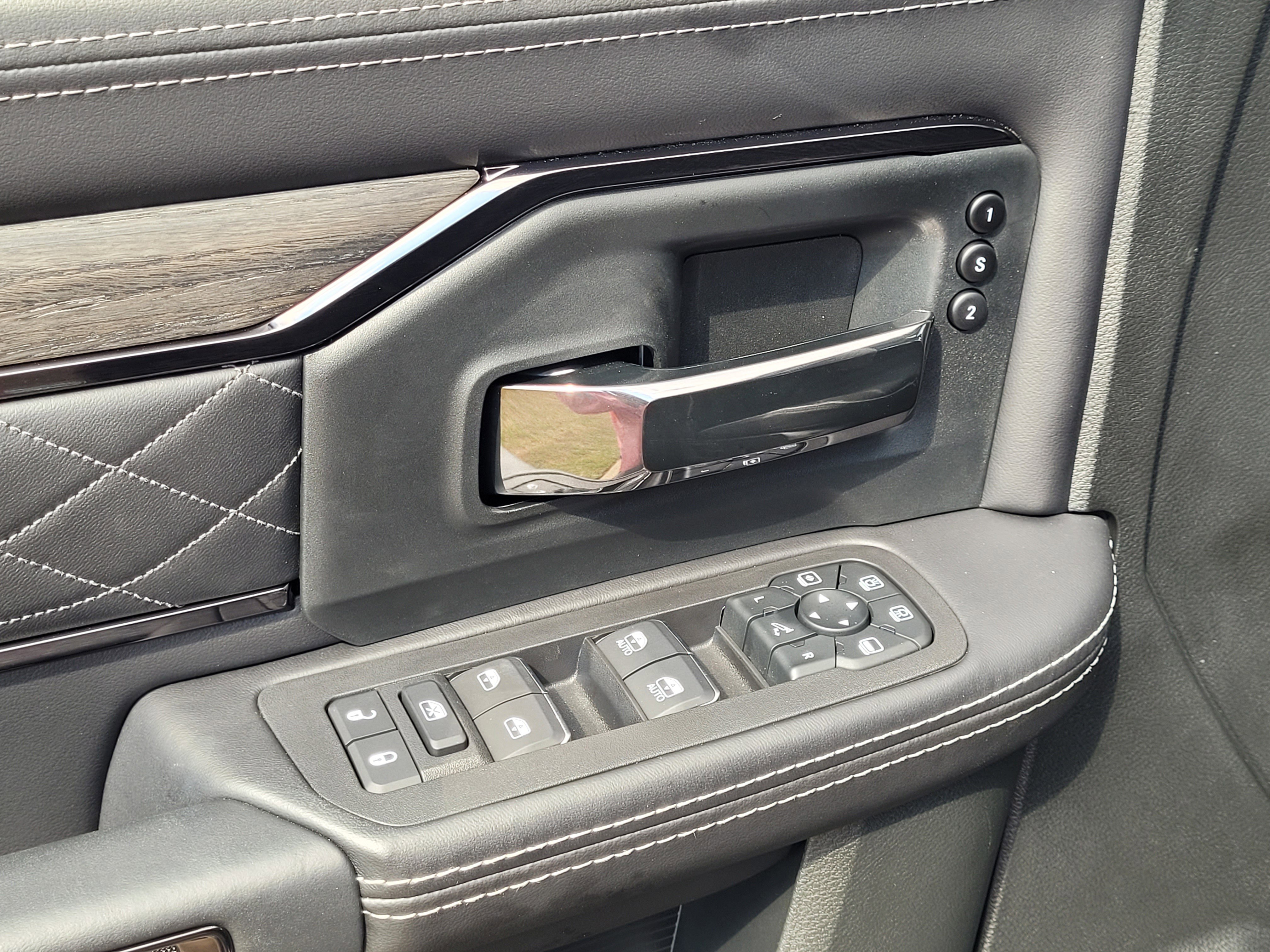 New 2025 RAM 3500 Limited image 9