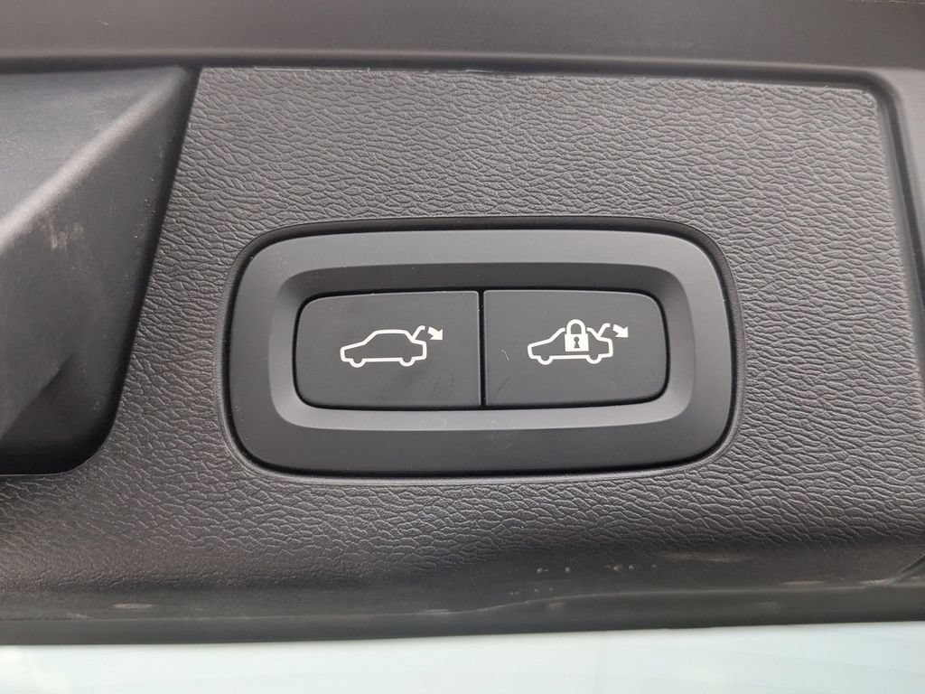 Used 2025 Volvo XC60 B5 Core AWD/4WD image 27
