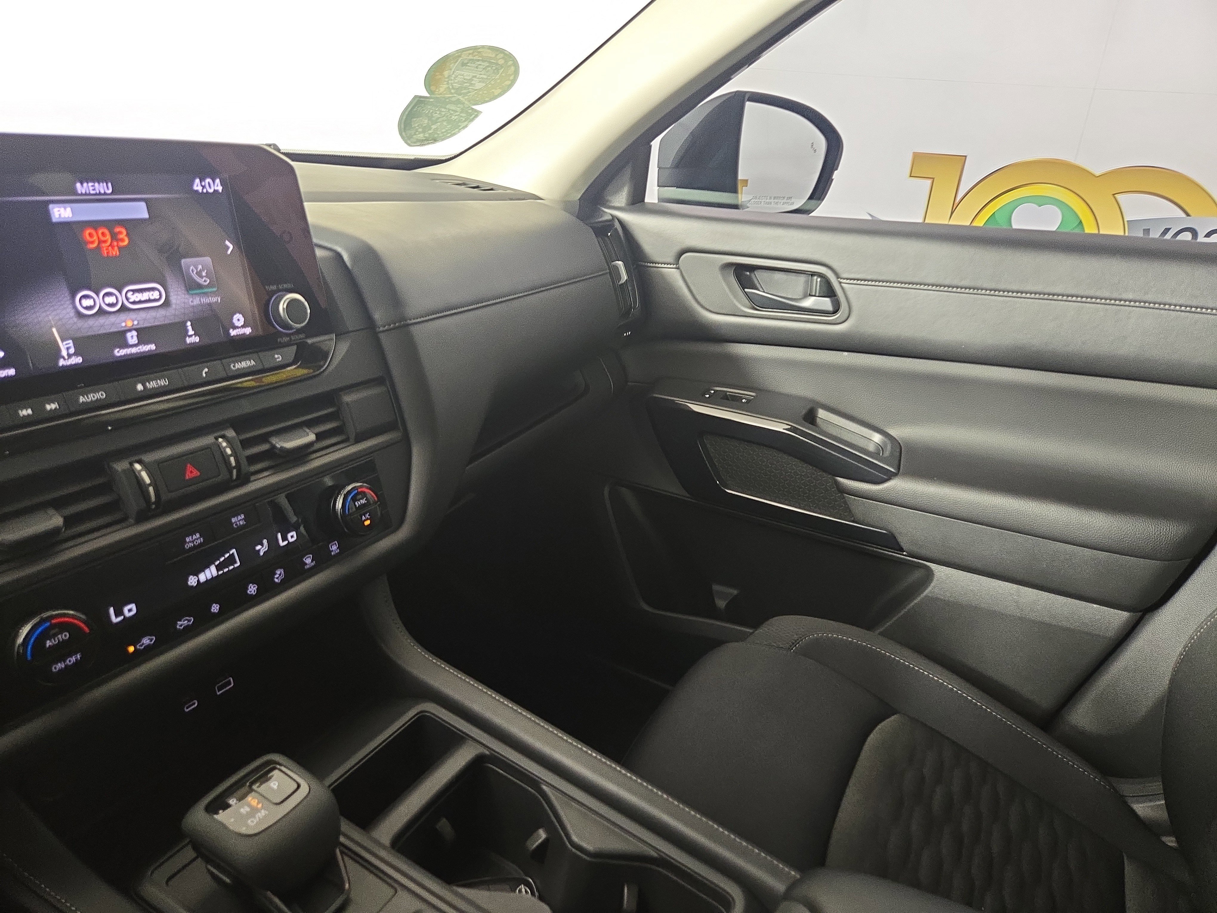 Used 2024 Nissan Pathfinder S image 23