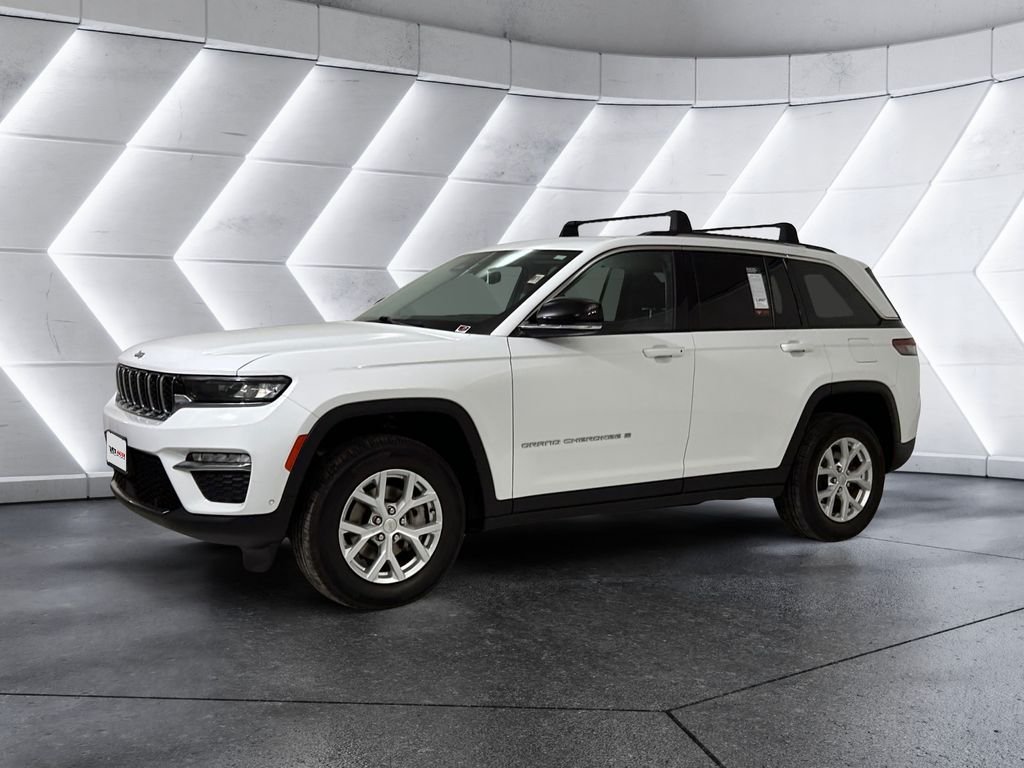 Used 2023 Jeep Grand Cherokee Limited w/ Luxury Tech Group II AWD/4WD image 3