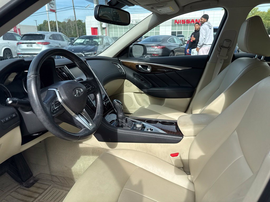 Used 2019 INFINITI Q50 Luxe w/ Essential Package (3.0T Luxe) AWD/4WD image 7