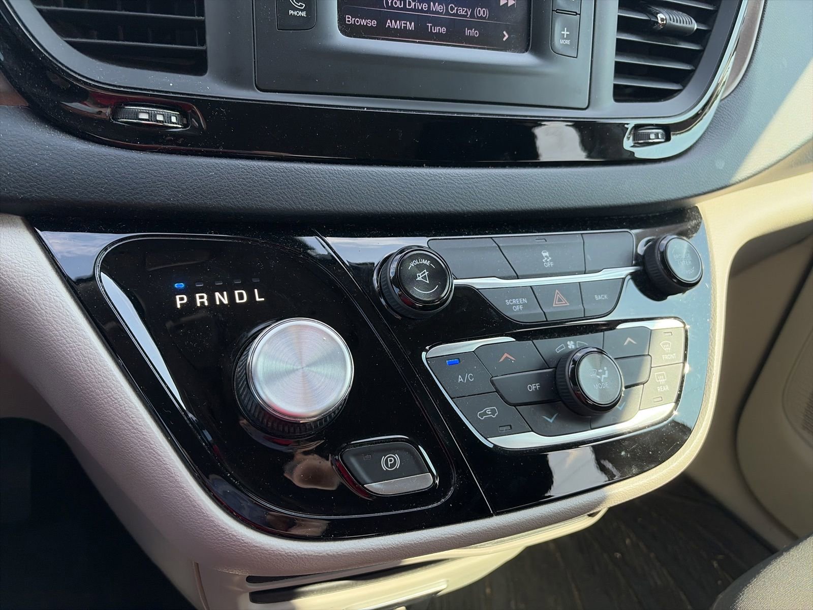 Used 2017 Chrysler Pacifica Touring FWD image 14