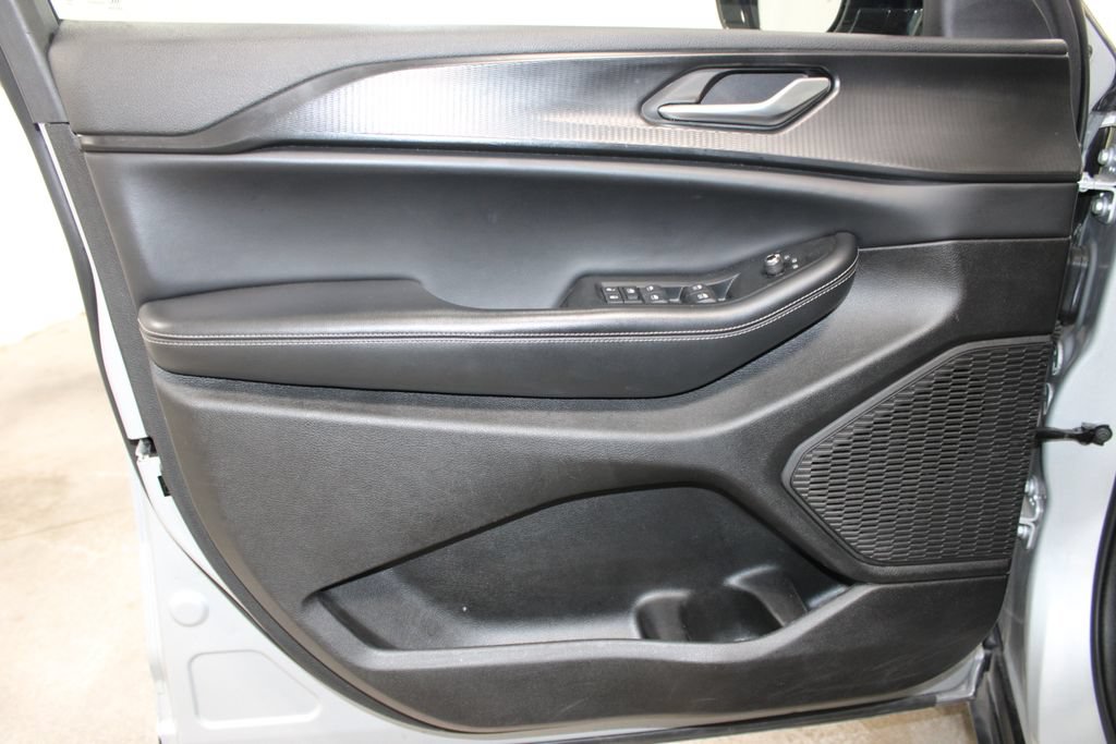 Used 2024 Jeep Grand Cherokee Altitude AWD/4WD image 19