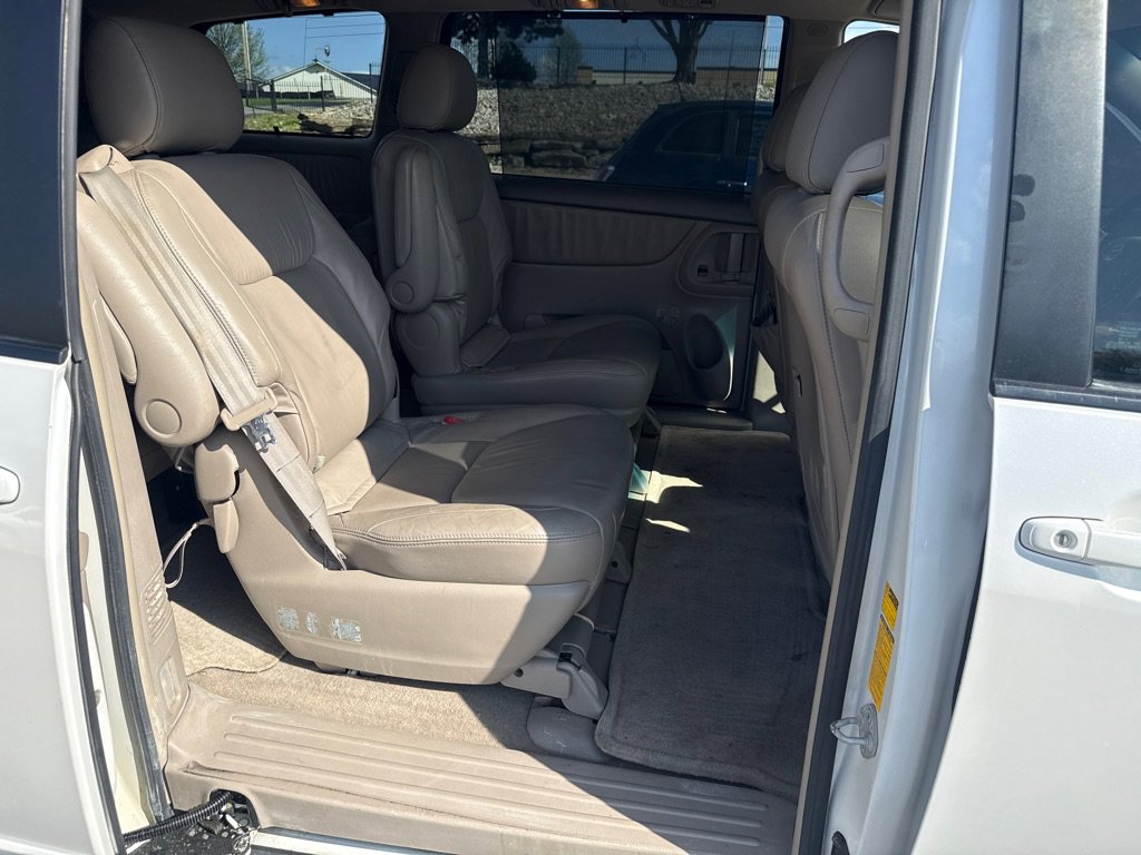 Used 2004 Toyota Sienna XLE AWD/4WD image 13
