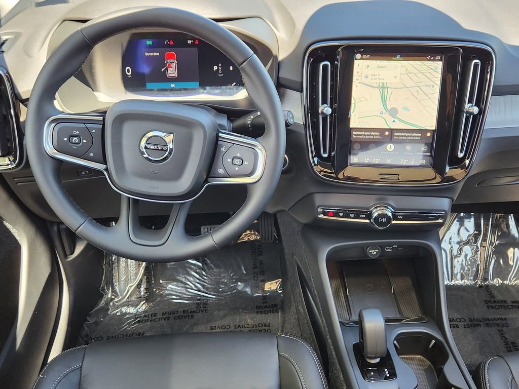 New 2026 Volvo XC40 B5 Core w/ Climate Package image 3
